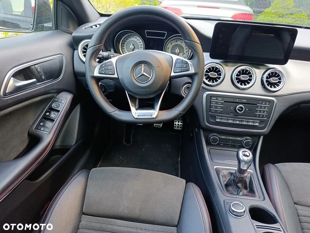 Mercedes-Benz GLA 250 AMG Line - 32