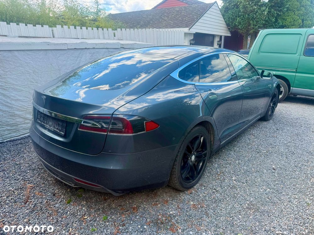 Tesla Model S - 5