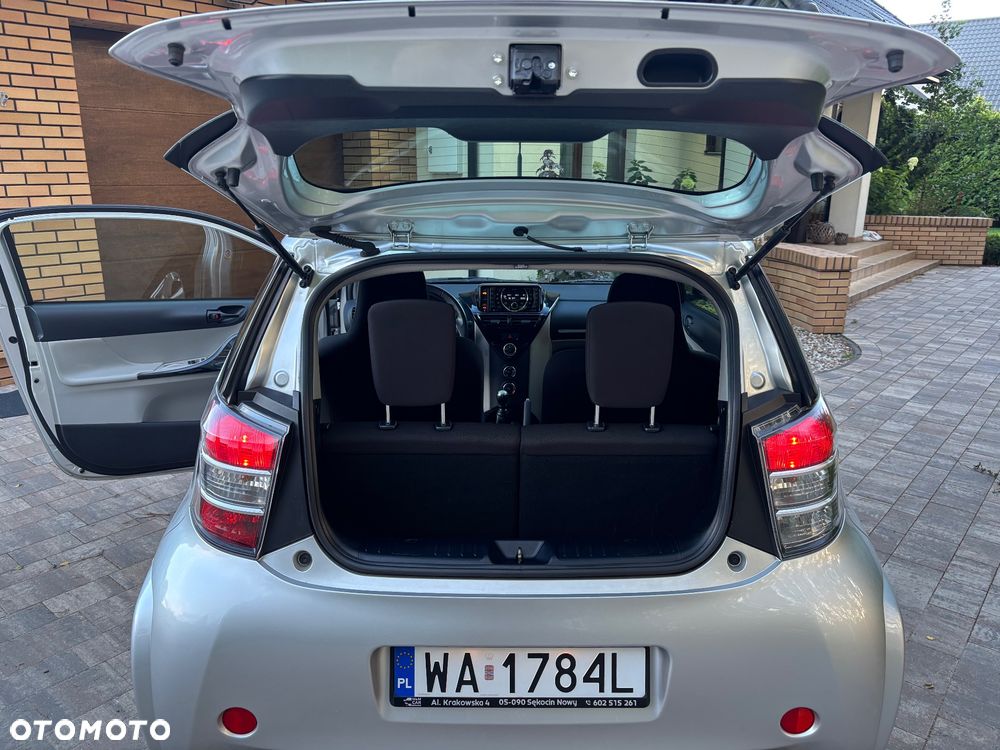 Toyota iQ - 15