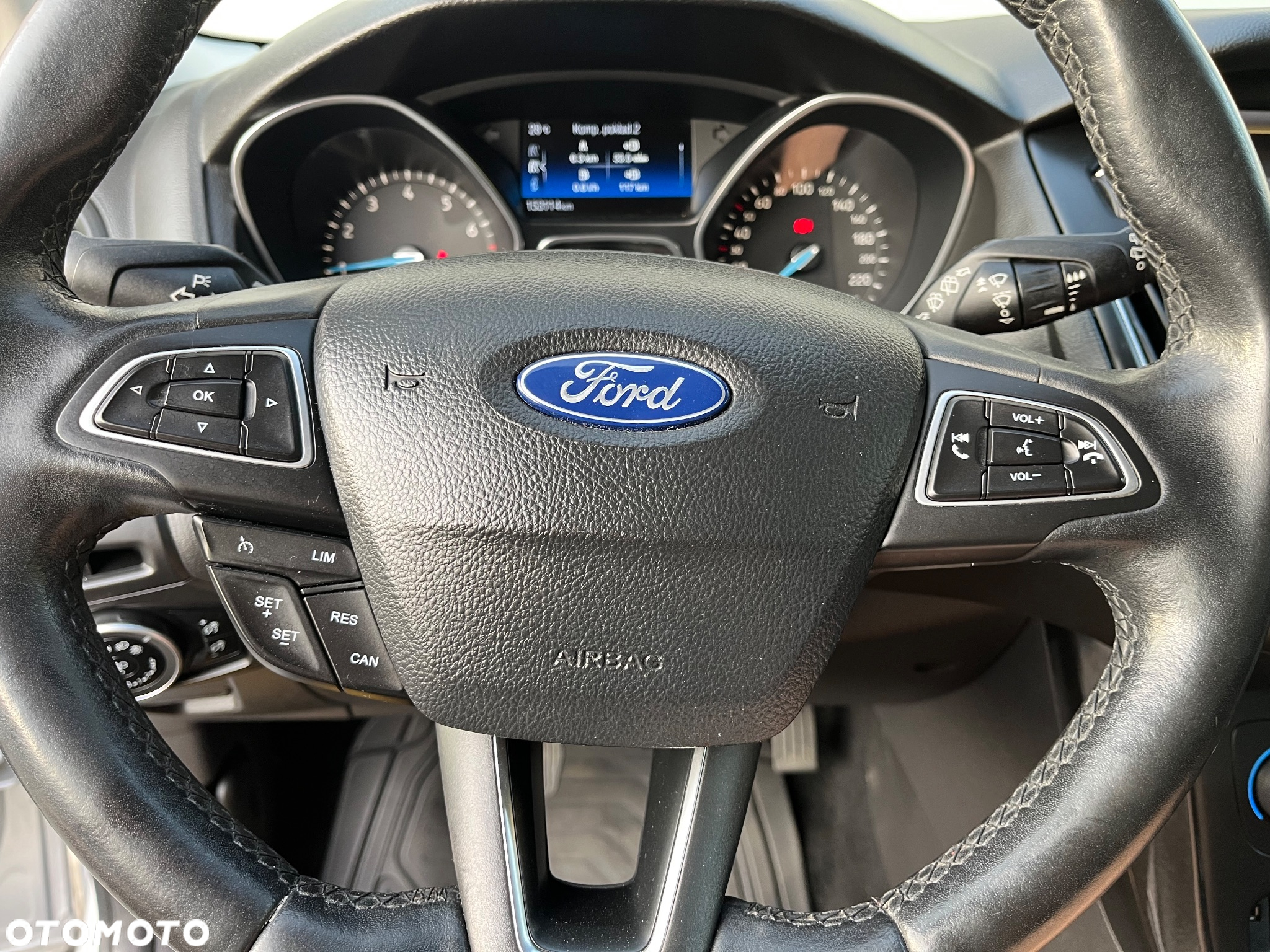 Ford Focus 1.0 EcoBoost Hybrid TITANIUM X - 14