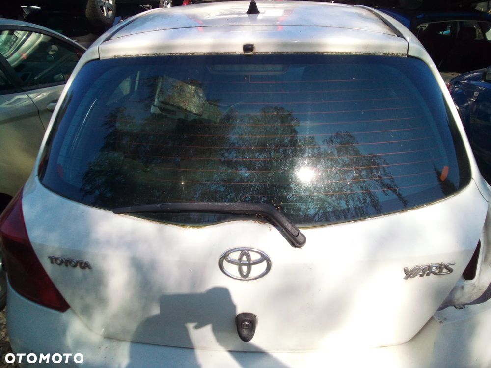 * KLAPA BAGAŻNIKA TOYOTA YARIS II * - 1
