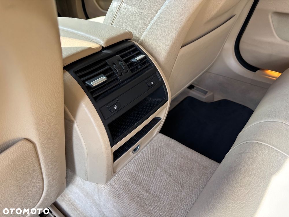 BMW Seria 5 535i xDrive Sport-Aut Luxury Line - 17