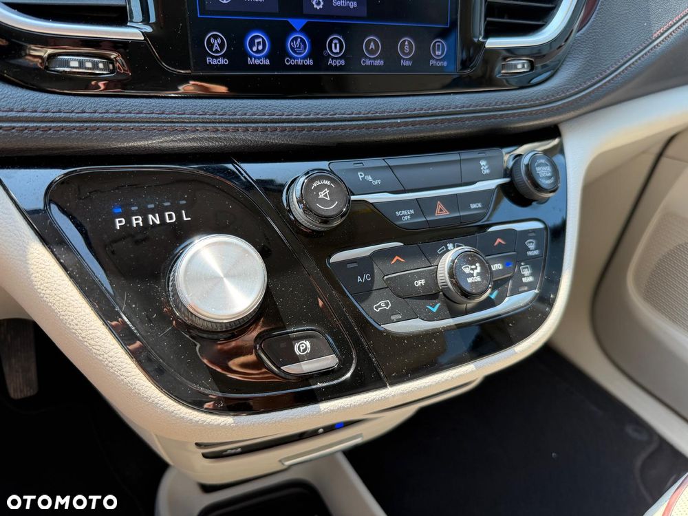 Chrysler Pacifica - 26