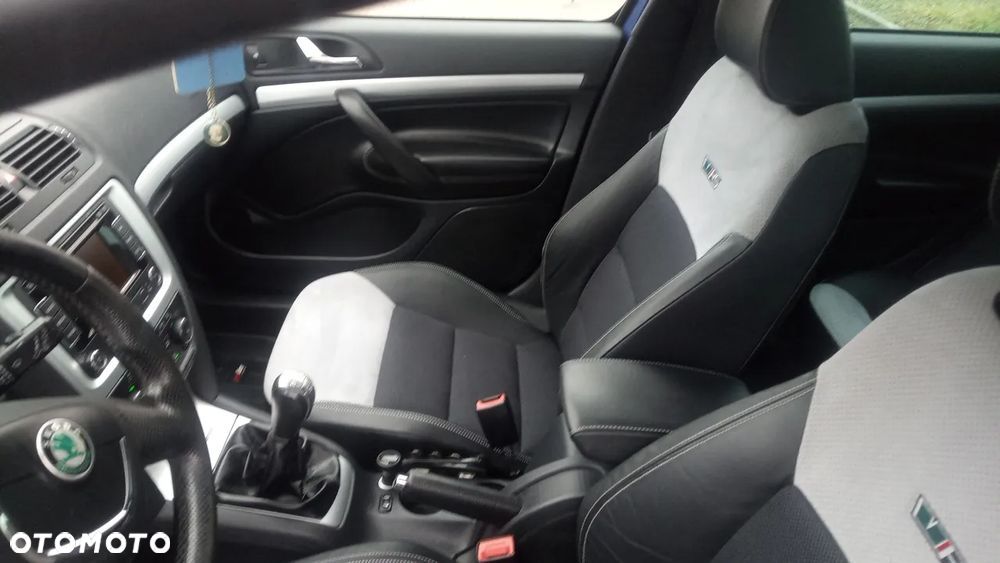 Skoda Octavia Combi 2.0 TDI CR DPF RS - 24