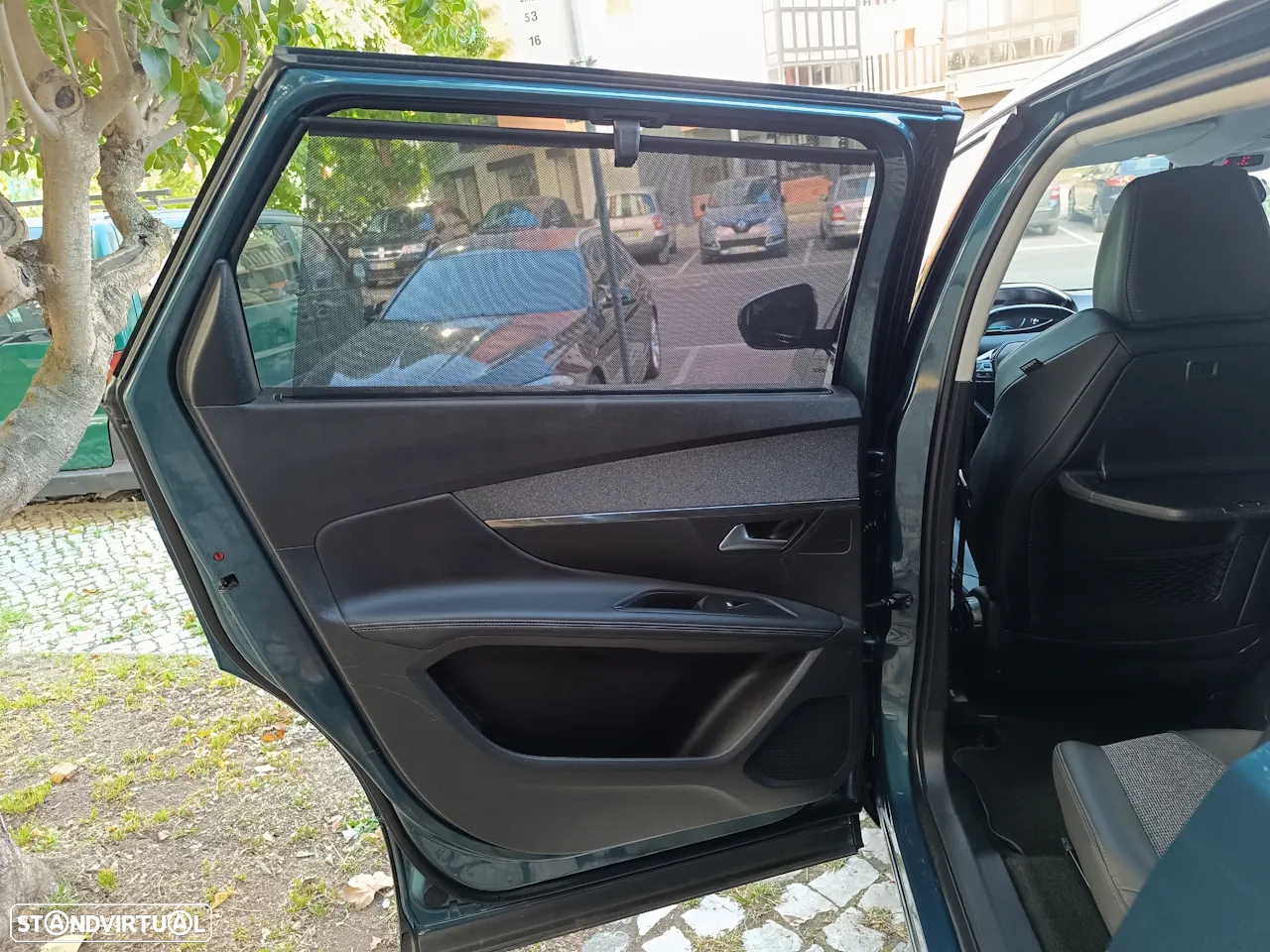 Peugeot 5008 1.2 PureTech Allure EAT8 - 17