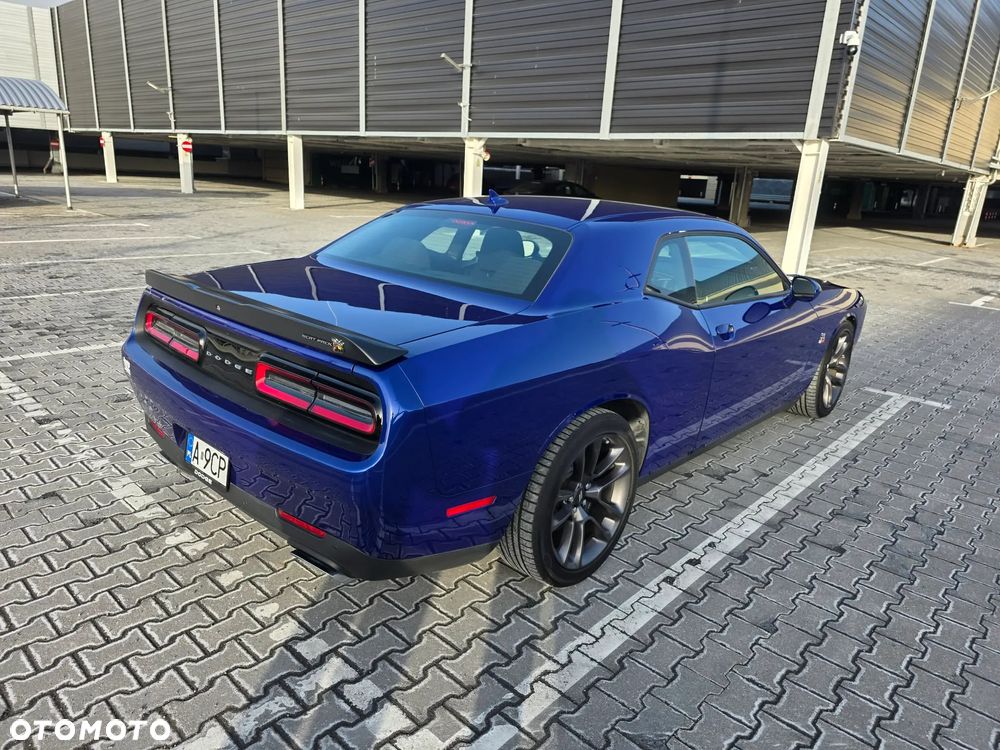Dodge Challenger - 24