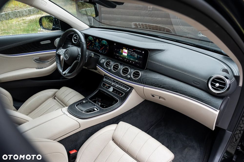 Mercedes-Benz Klasa E 220 d 4-Matic 9G-TRONIC - 24