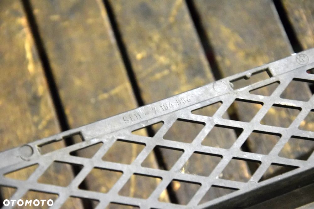 BMW E90 E91 Kratka zderzaka prawa lewa środkowa 7154556 - 4