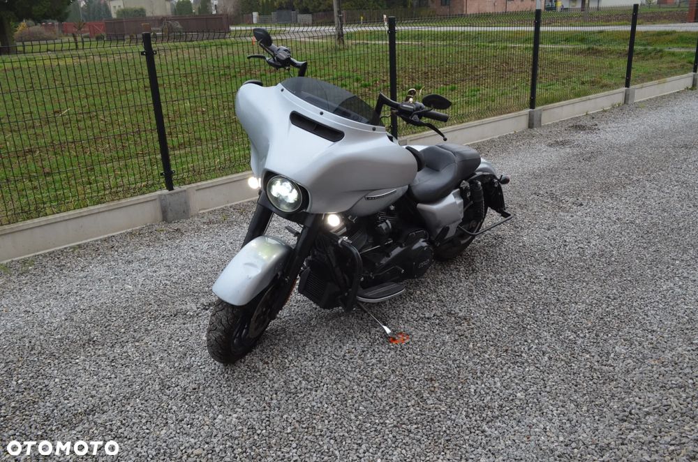 Harley-Davidson Touring Street Glide - 20