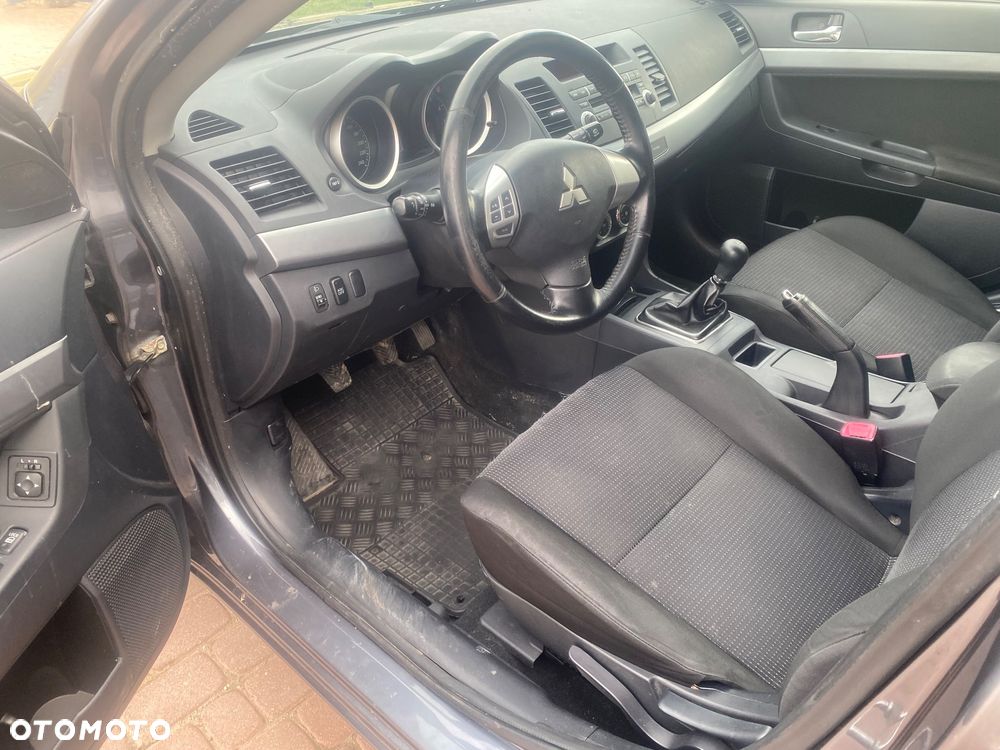 Mitsubishi Lancer 1.5 Inform - 7