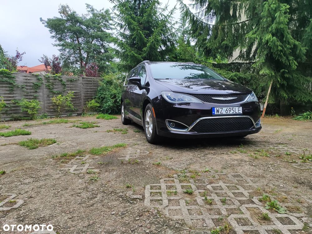 Chrysler Pacifica - 5