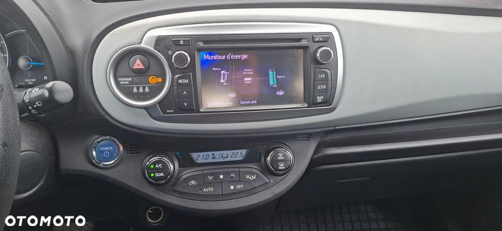 Toyota Yaris Hybrid 100 Dynamic - 16