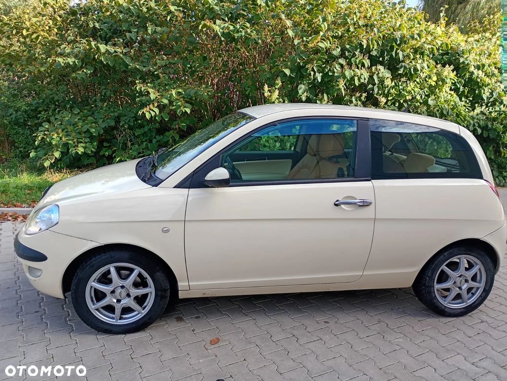 Lancia Ypsilon 2003 photo 2