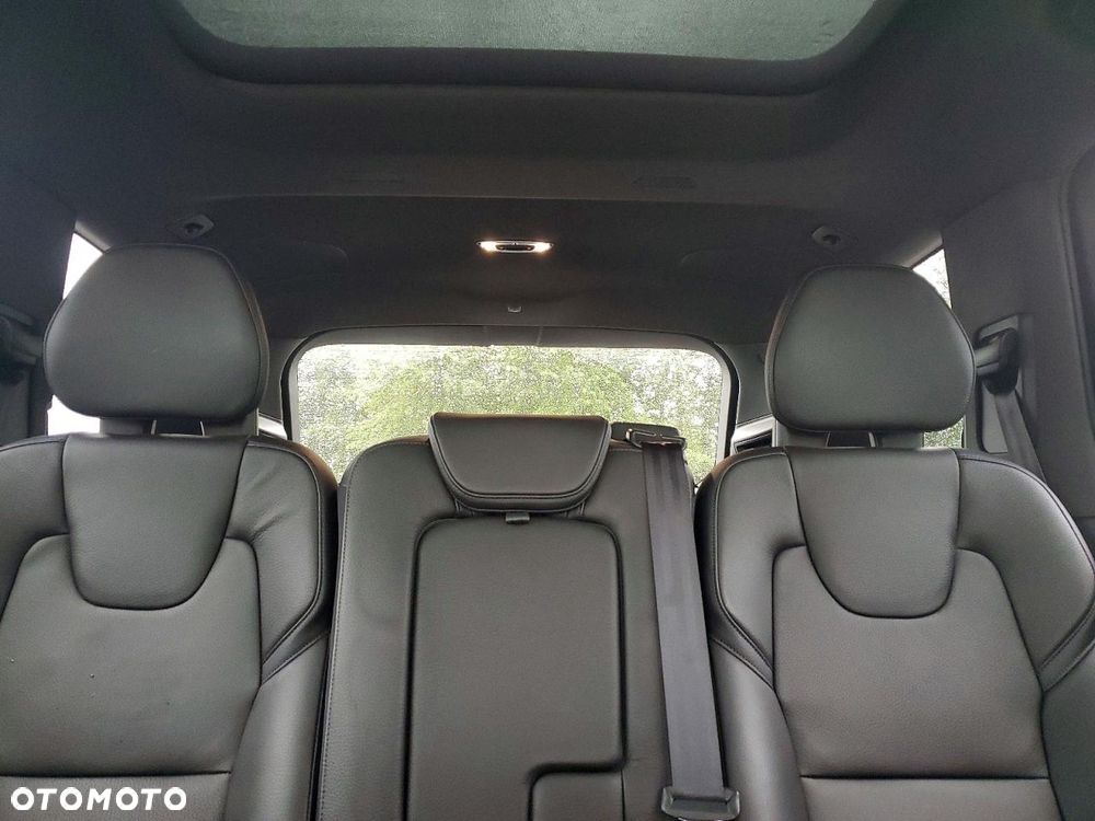 Volvo XC 90 - 9