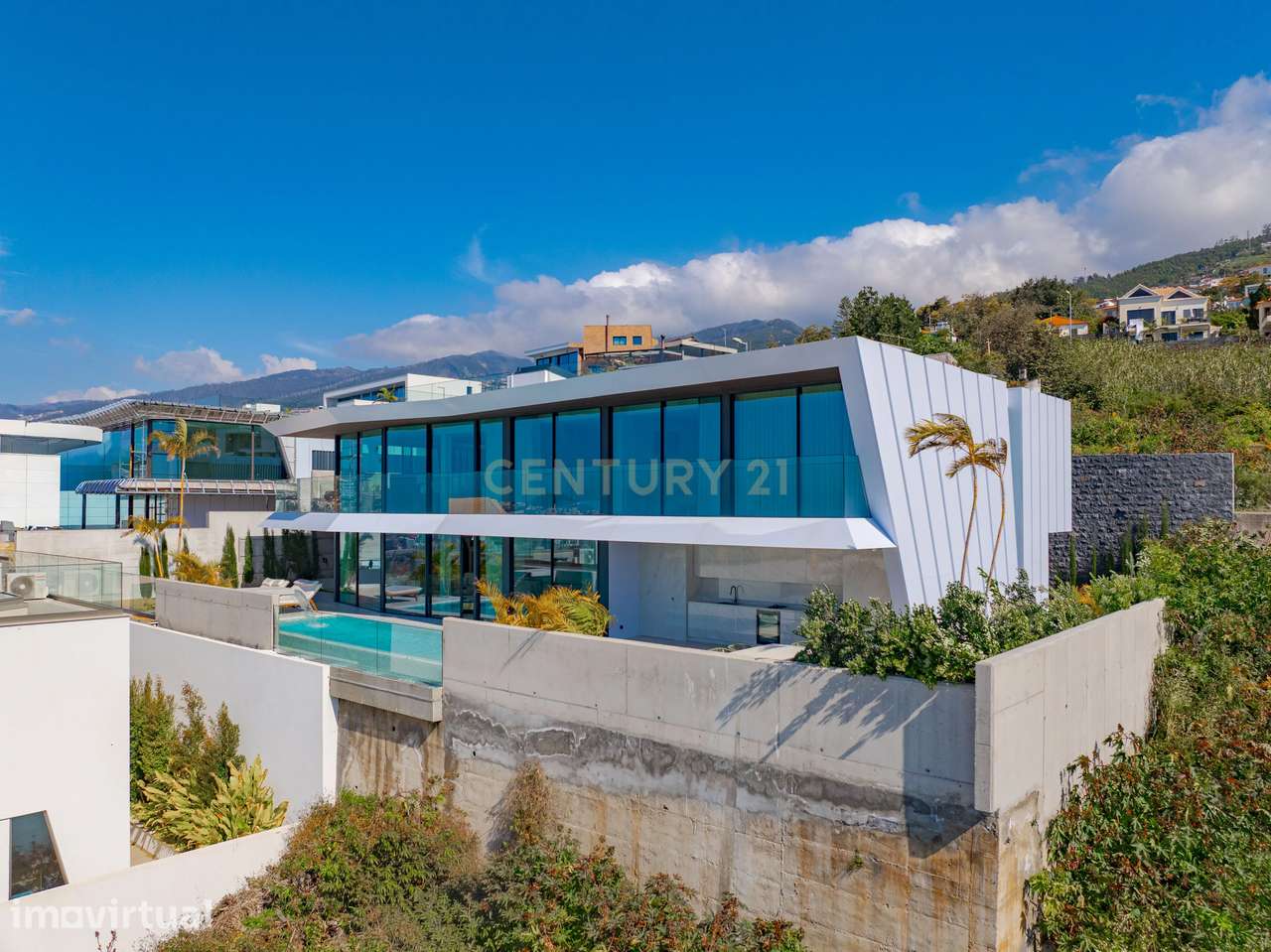 Luxuosa Moradia T4 no Funchal com Piscina e Vista Panorâmica - Grande imagem: 3/52