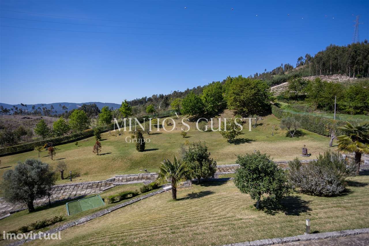 Moradia V4 de Luxo (650m2) Implantada em Terreno de 12500m2 - Souto, G - Grande imagem: 3/49