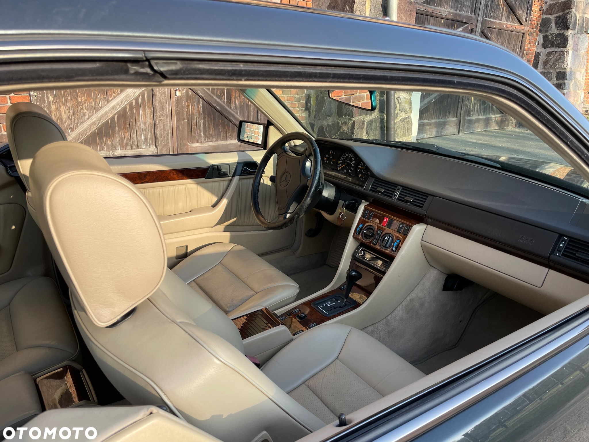 Mercedes-Benz Klasa E 320 - 22