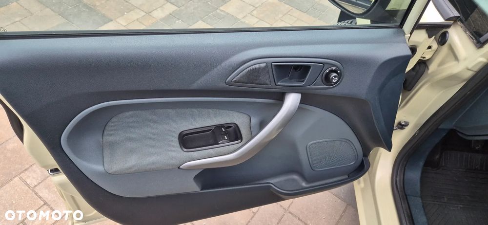 Ford Fiesta - 20