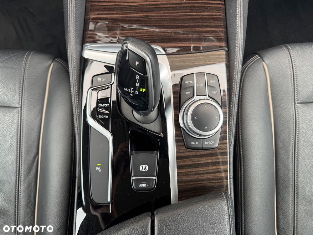 BMW Seria 5 518d Luxury Line - 16