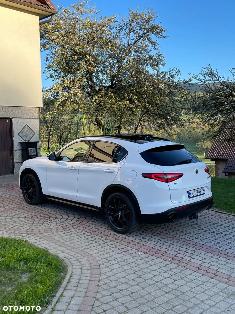 Alfa Romeo Stelvio 2.0 Turbo 16V AT8-Q4 Sprint - 4