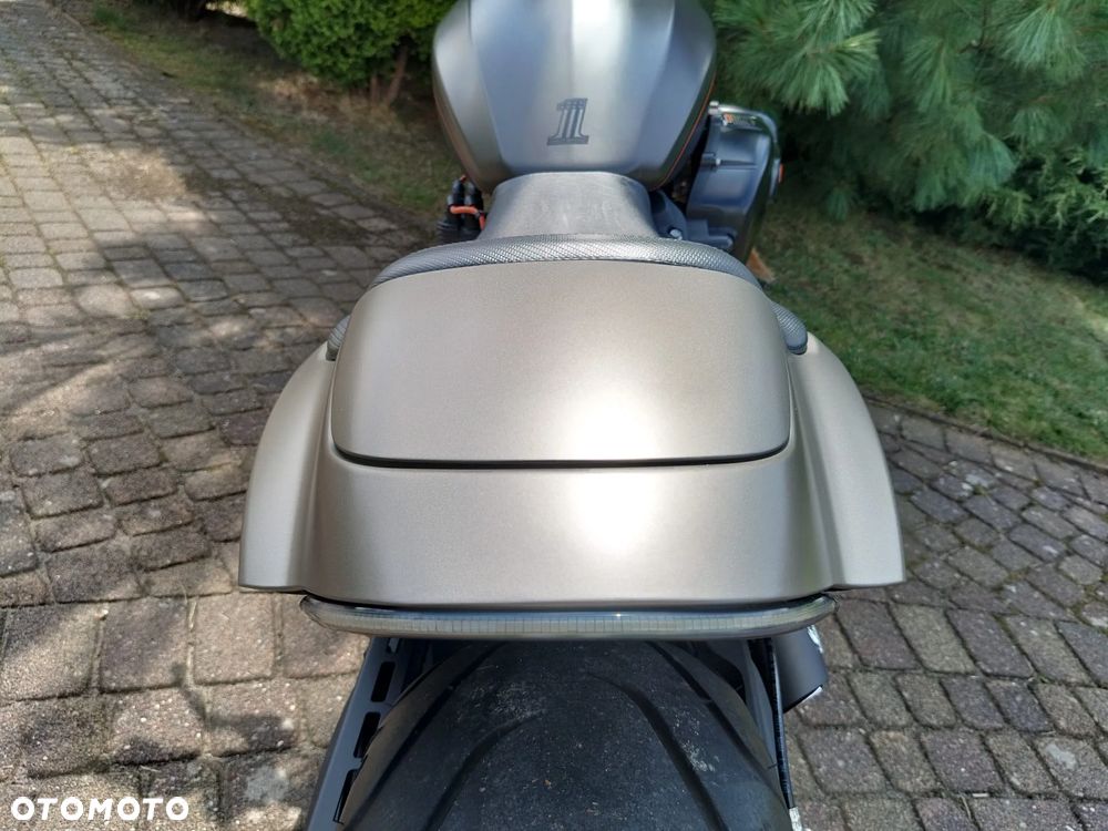 Harley-Davidson Softail FXDR - 18