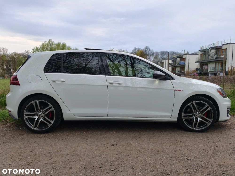 Volkswagen Golf - 15