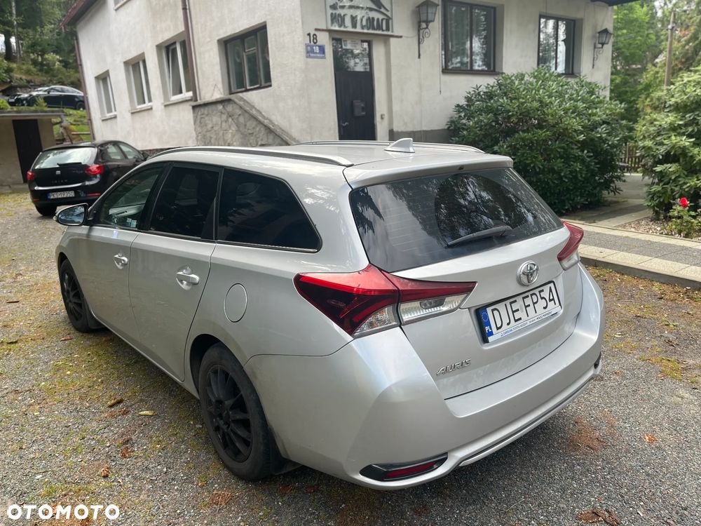 Toyota Auris 1.6 D-4D Dynamic - 1