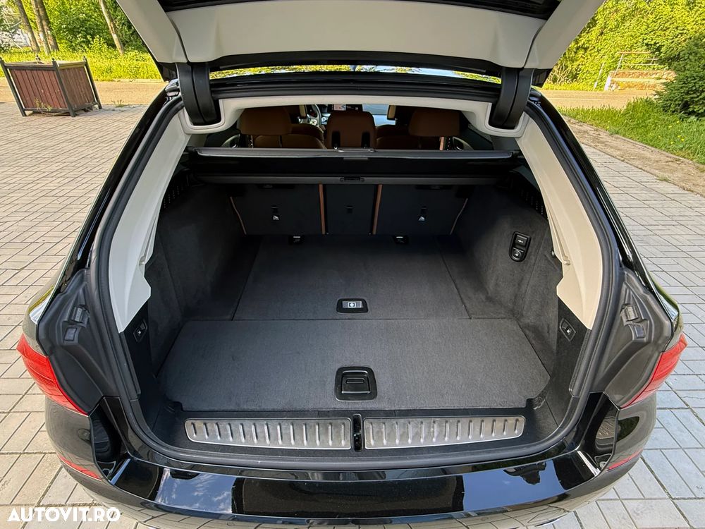 BMW Seria 5 520i Aut. Luxury Line - 24