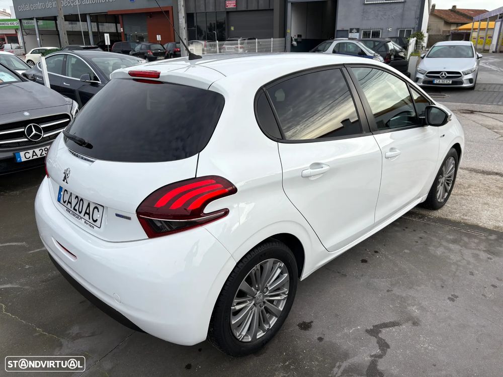 Peugeot 208 1.2 VTi SE Style - 5