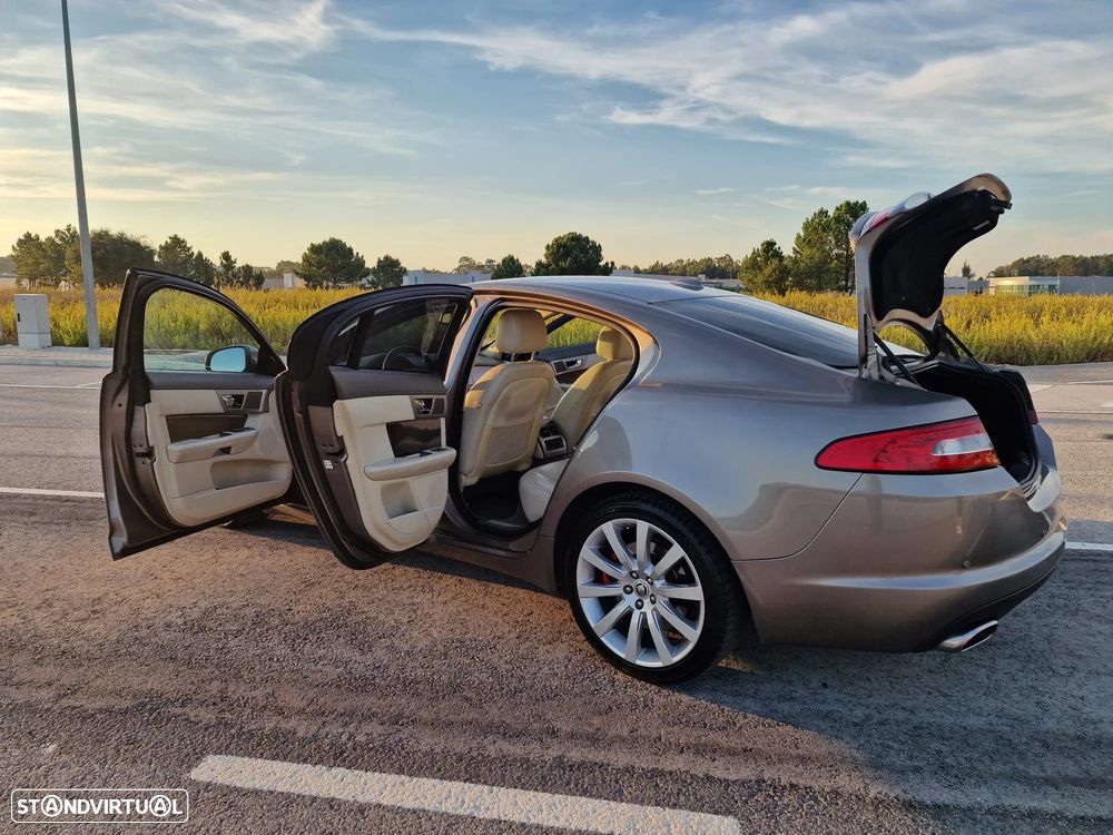 Jaguar XF 4.2 V8 Premium Luxury - 4
