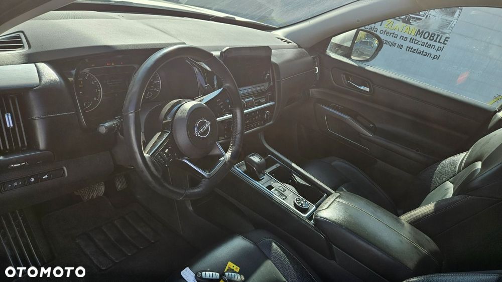 Nissan Pathfinder - 12