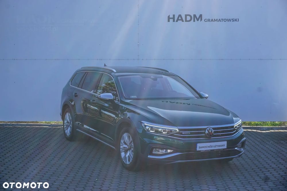 Volkswagen Passat - 1