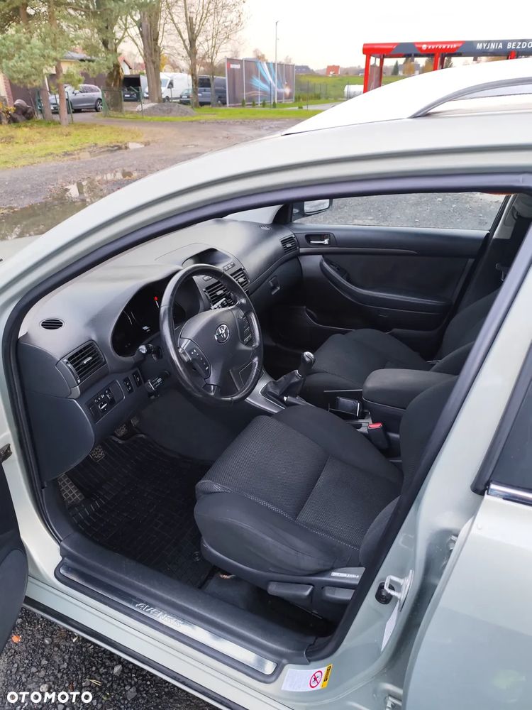 Toyota Avensis 1.8 VVT-i Combi - 13