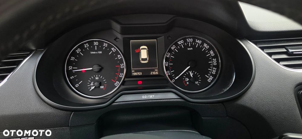 Skoda Octavia 1.6 TDI DPF Ambiente - 24