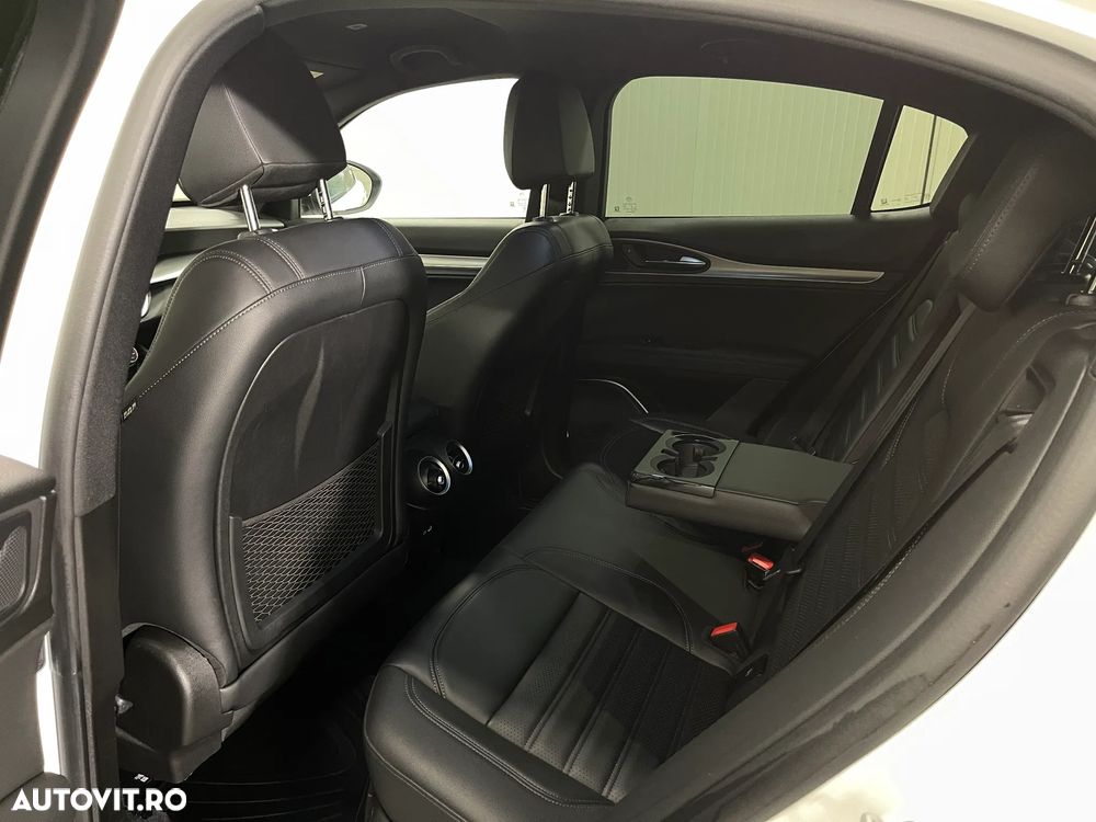Alfa Romeo Stelvio - 11