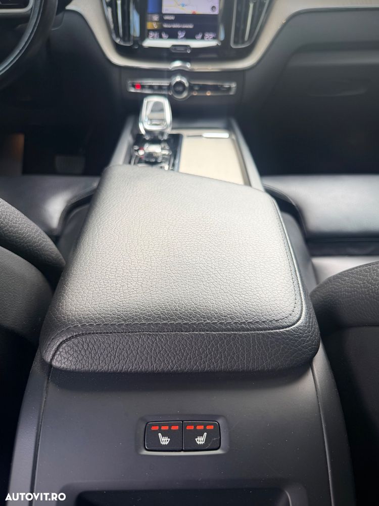 Volvo XC 60 B4 D AWD Plus Dark - 7