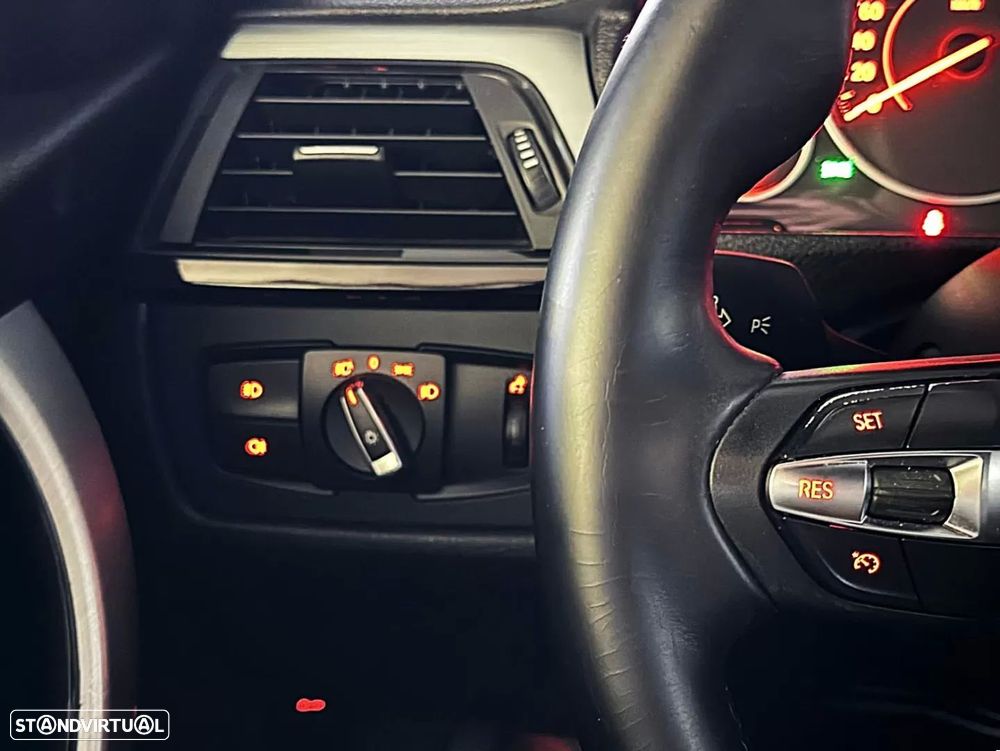 BMW 318 d Pack M - 38