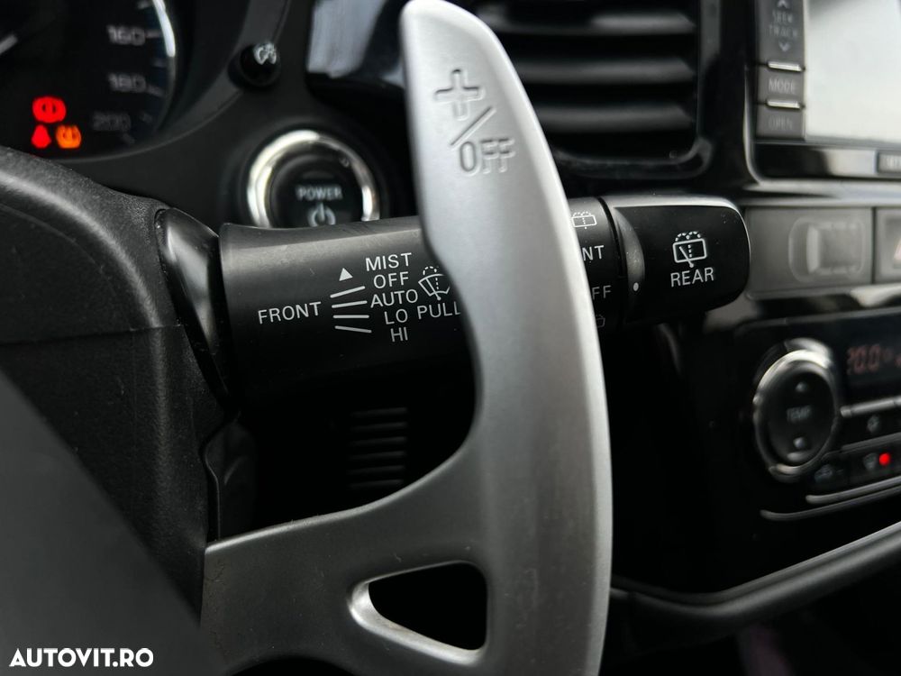 Mitsubishi Outlander - 26