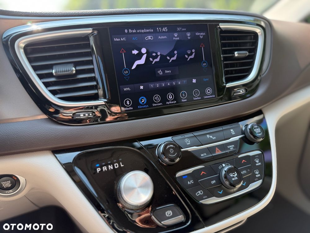 Chrysler Pacifica - 16