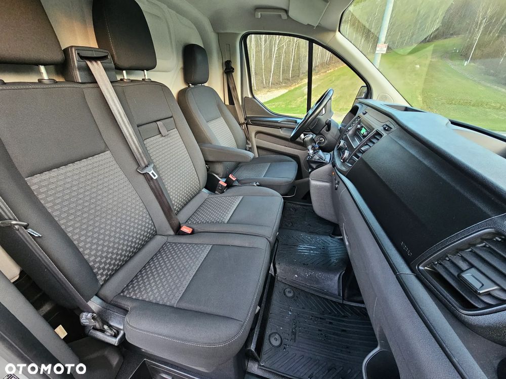 Ford TRANSIT CUSTOM - 13