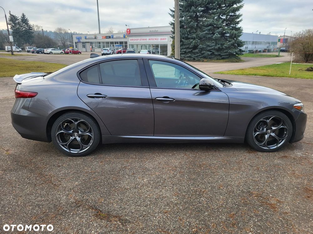 Alfa Romeo Giulia 2.0 Turbo 16V AT8-Q4 Veloce Ti - 17