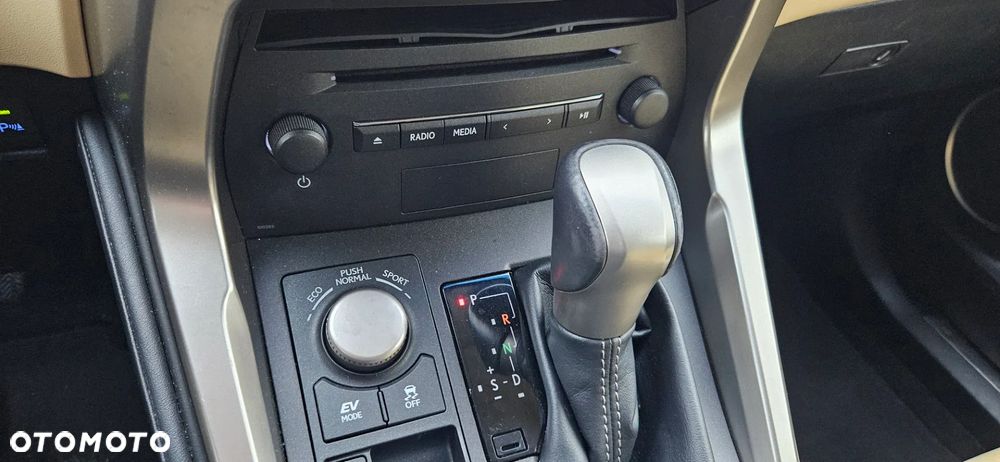 Lexus NX 300h Business Edition - 34