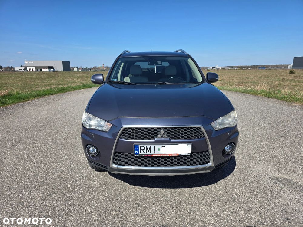 Mitsubishi Outlander - 12