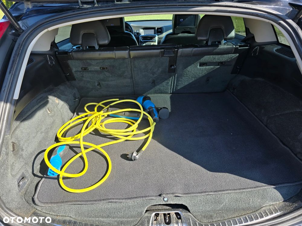 Volvo V60 D6 AWD Plug-in Hybrid R-Design Summum - 21