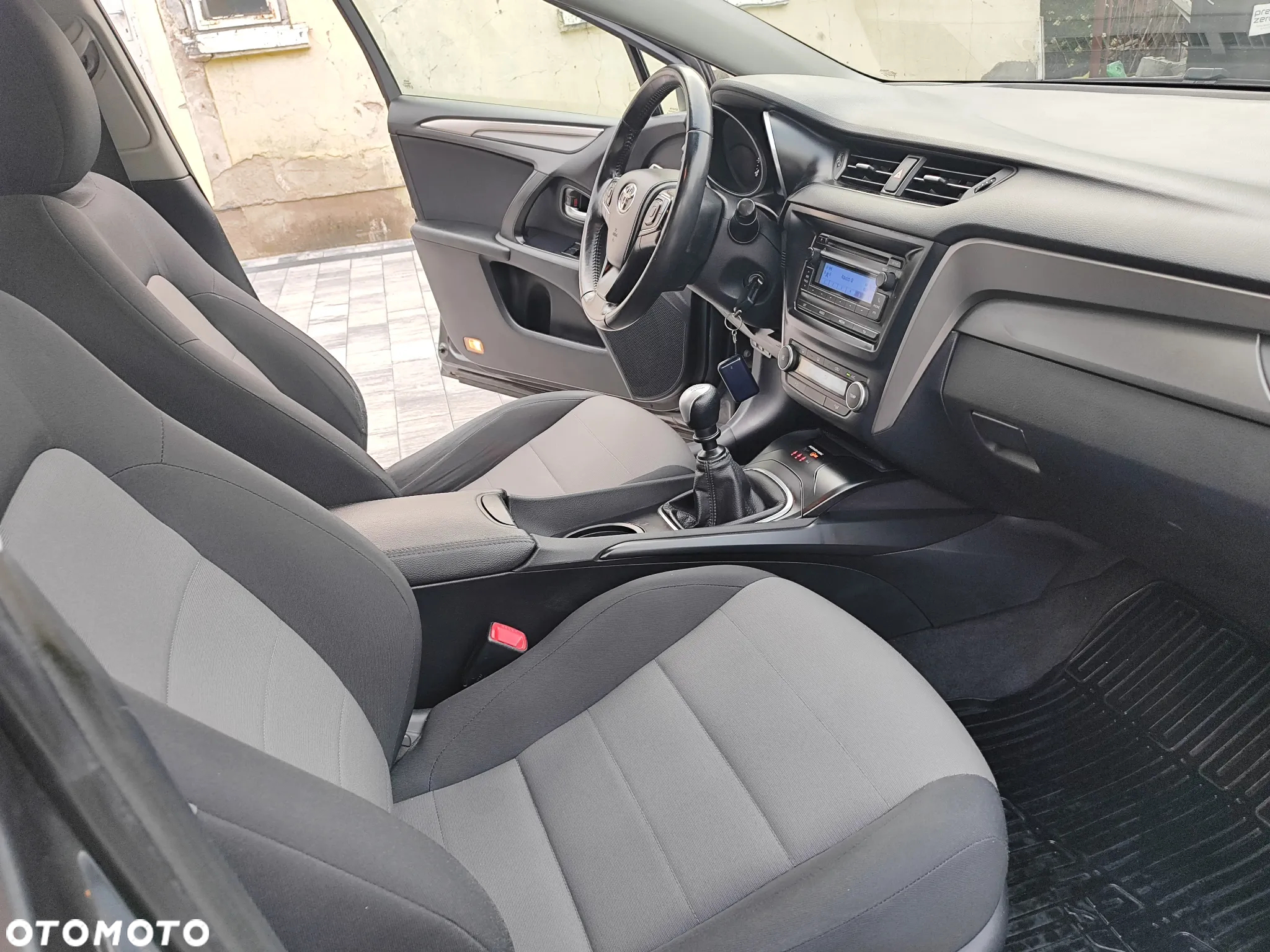 Toyota Avensis - 10