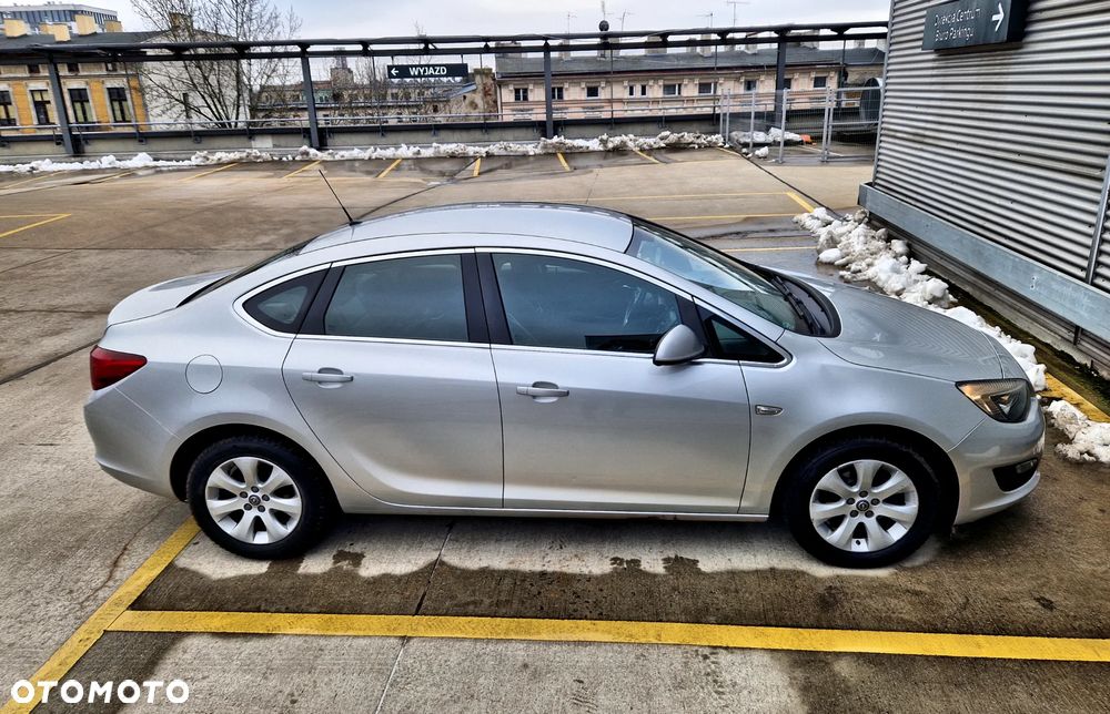 Opel Astra 1.4 T Business EU6 - 12