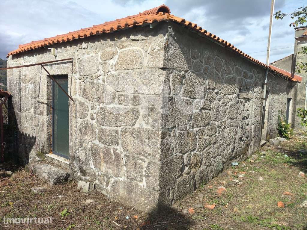 Moradia de pedra para recuperar - Grande imagem: 5/29
