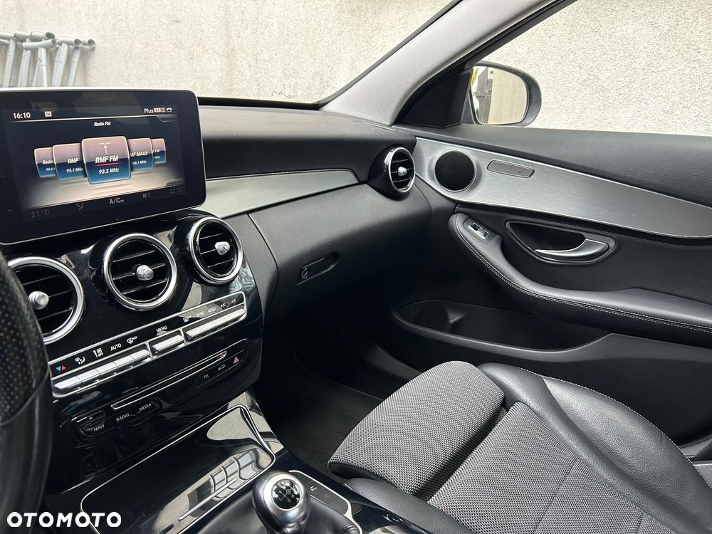 Mercedes-Benz Klasa C 180 CGI BlueEff Avantgarde - 29