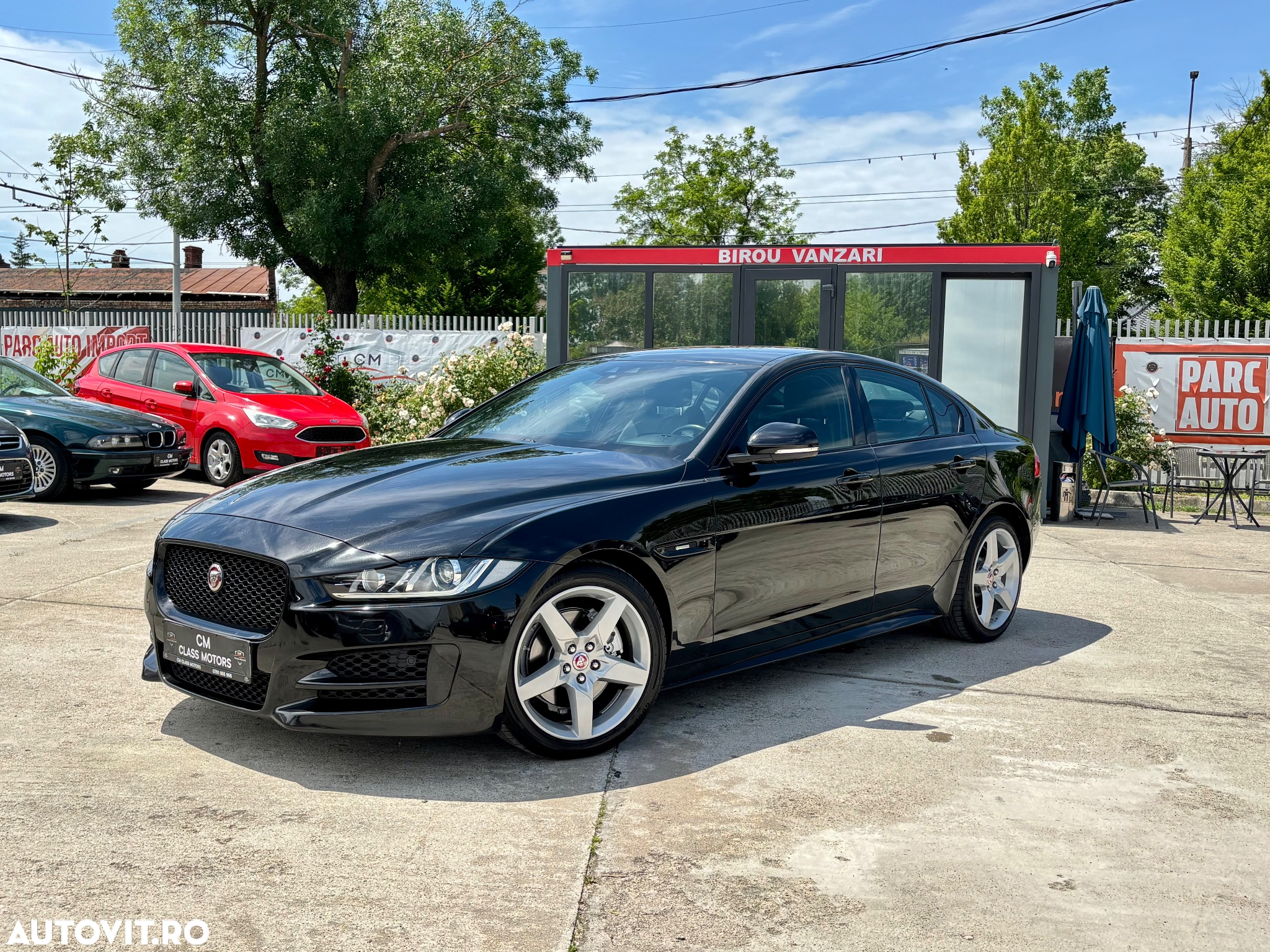 Jaguar XE 2.0 R-Sport - 4