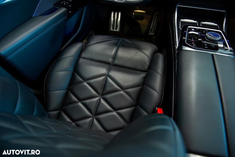 BMW Seria 7 740d xDrive MHEV - 28